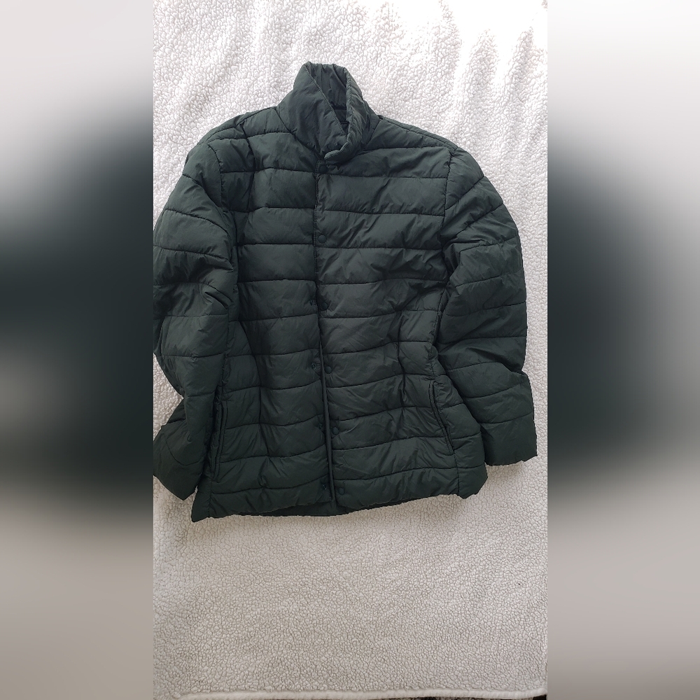 Large T Gap green button up lightweight puffer water repellent mens Jack…